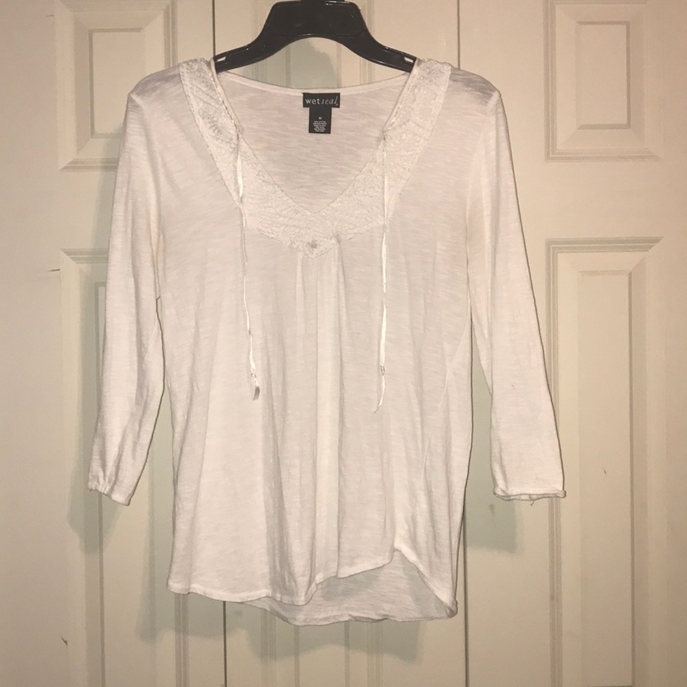 White quarter sleeve shirt